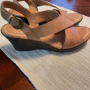 Born wedge heal sandal size 9 color tan
